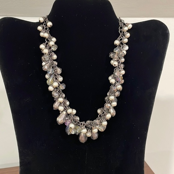 Faux pearl and iridescent beaded cluster necklace - Picture 1 of 3
